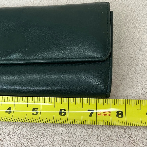 Vintage Nine West Genuine Leather Women’s Trifold Pocketbook Wallet-Dark Green - Picture 12 of 13